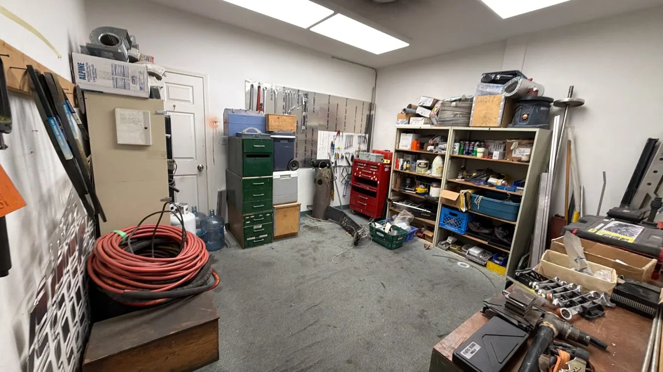 CONTENTS OF ROOM INCLUDING; STANLEY SOCKET SET, 9-DRAWER PORTABLE TOOLBOX, HOSES, HAND TOOLS, POWER