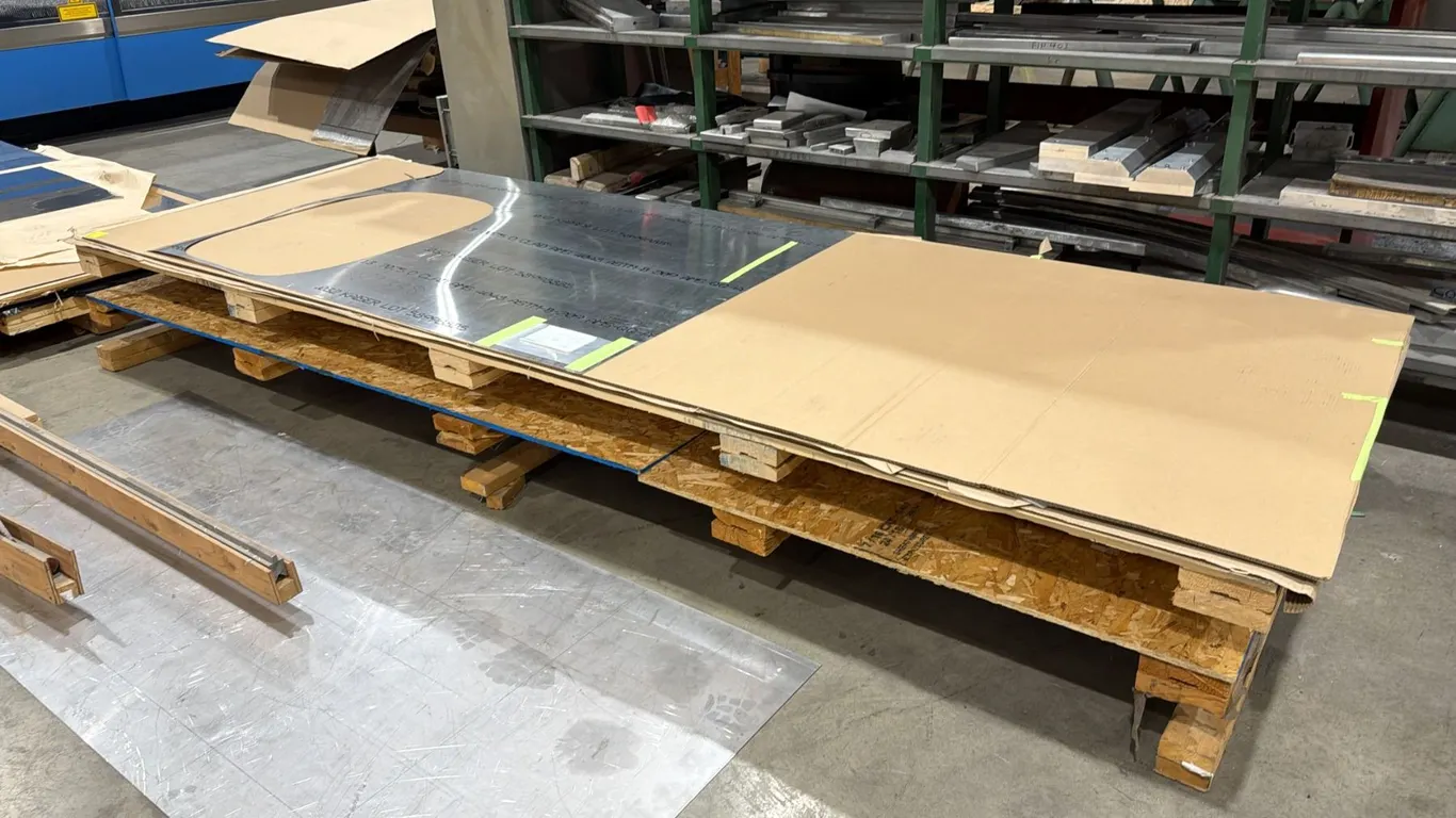 PALLET OF ASSORTED SIZE SHEETS OF ALUMINUM UP TO 12FT X 4FT & WOOD PANEL 12FT X 4FT