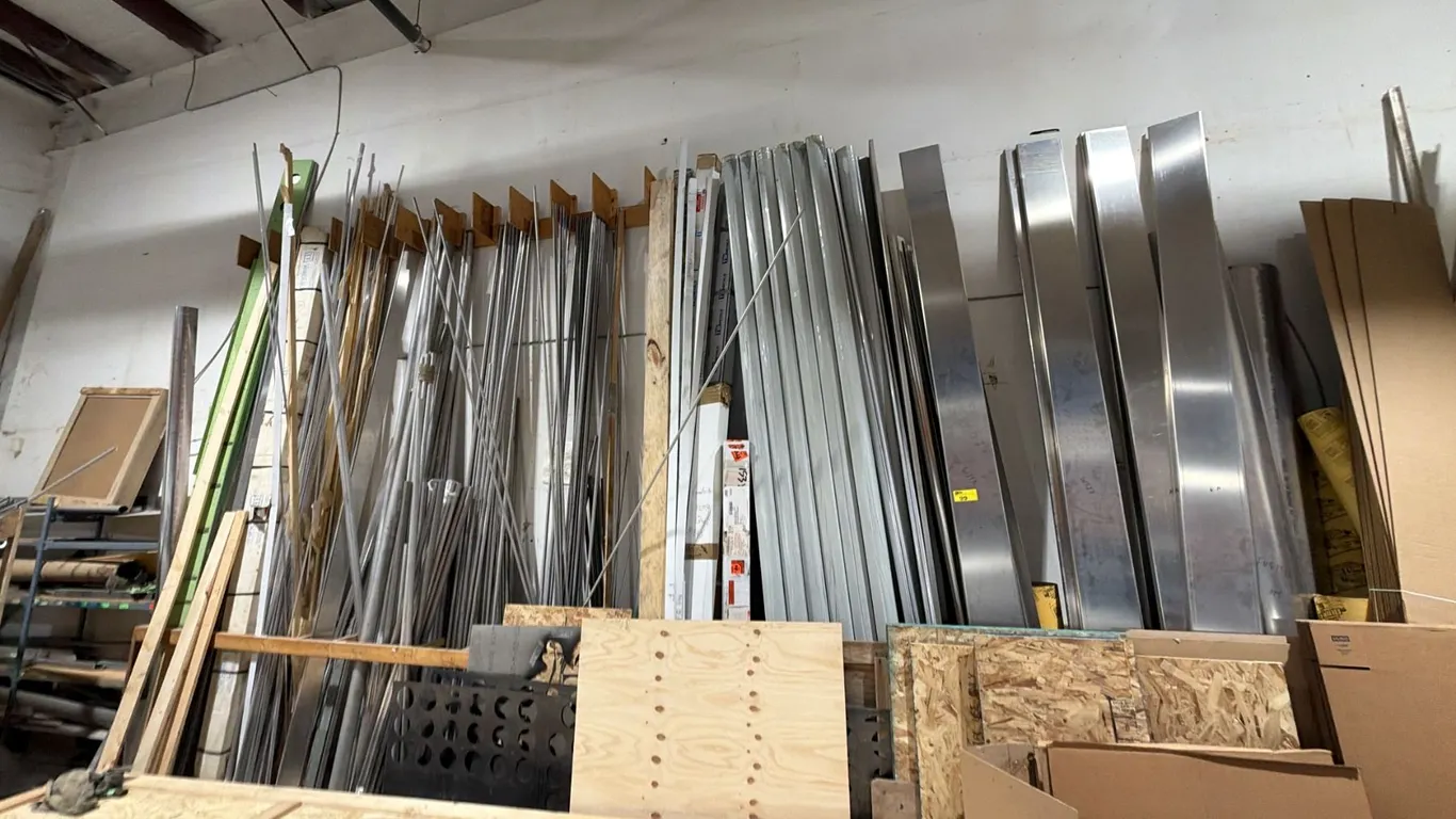LARGE SECTION OF ASSORTED ALUMINUM RODS, PANELS & PIECES *MUST TAKE ALL*