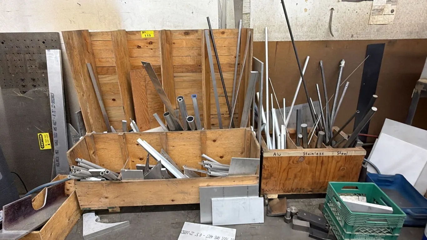 SECTION OF ASSORTED SIZE ALUMINUM BARS, RODS, PANELS & MORE *MUST TAKE ALL*