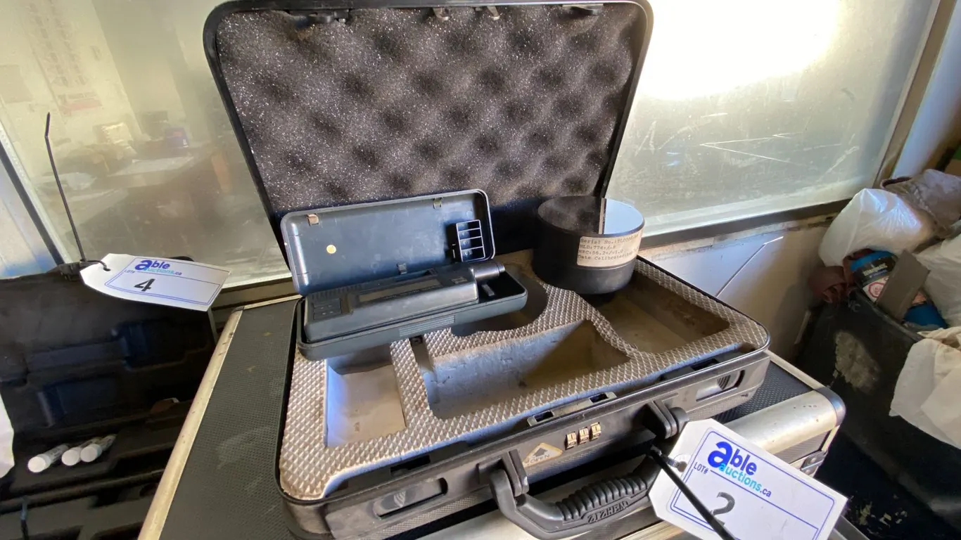 TIME INTEGRATED PORTABLE HARDNESS TESTER WITH CASE