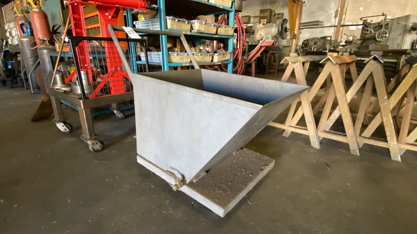 METAL MOBILE SCRAP DUMP BIN