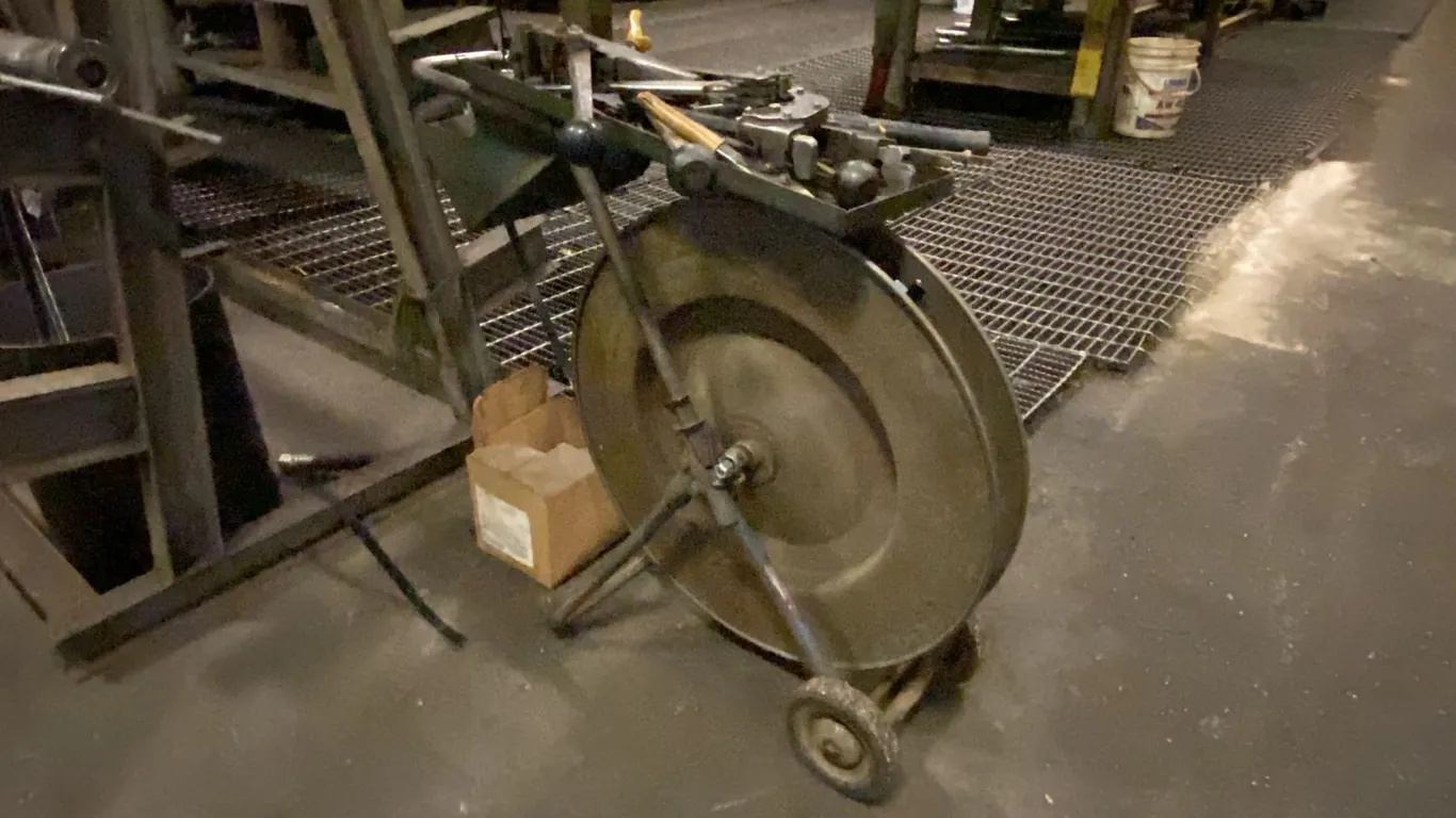 STEEL BAND STRAPPING CART WITH TOOLS AND CRIMPS