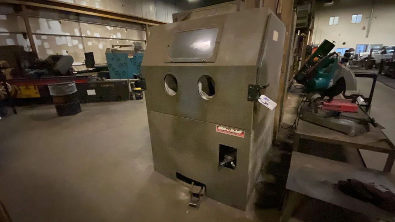 MOD-U-BLAST MODEL M600F SAND BLASTING CABINET
