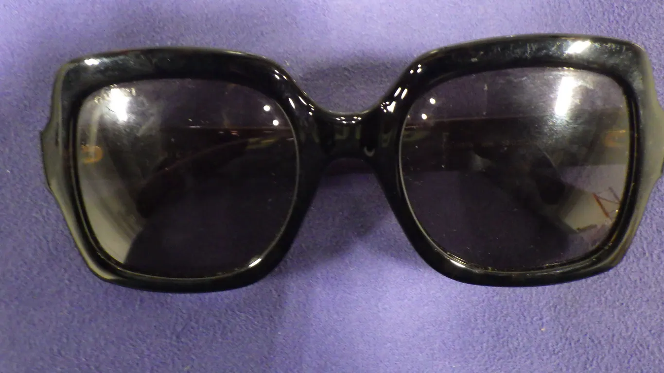 Gucci GG1337S Sunglasses w/Case & lens cloth