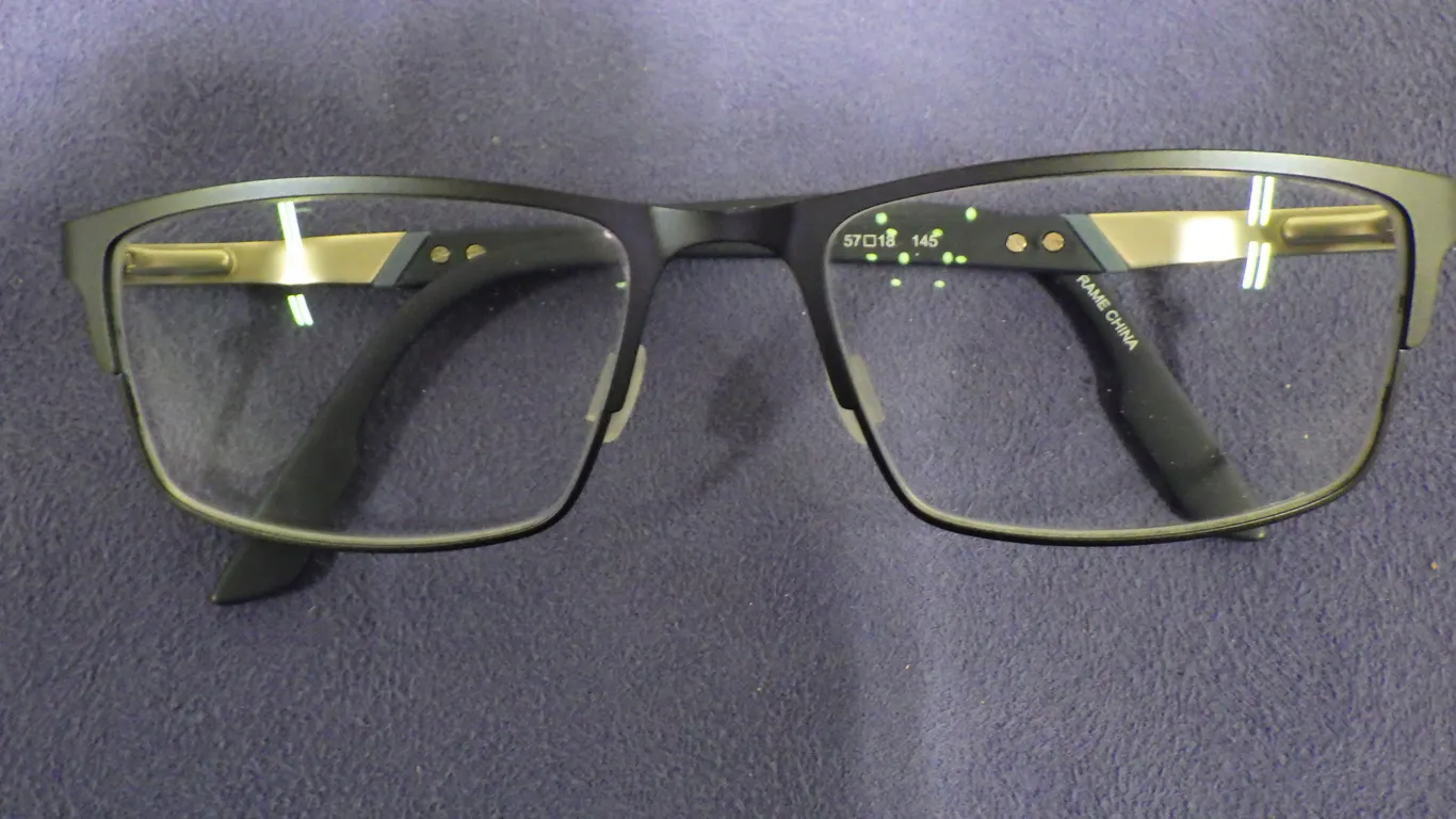 Columbia C3031 Eyeglasses w/Case & lens cloth