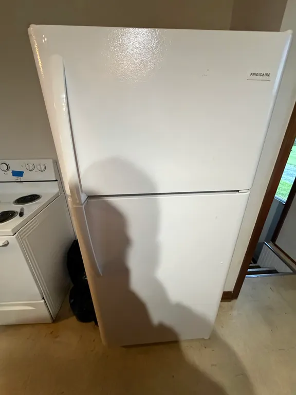 Frigidaire White Top-Freezer Refrigerator