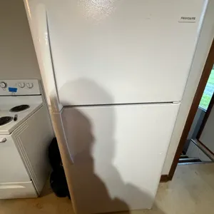Frigidaire White Top-Freezer Refrigerator