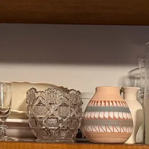 Glassware, Vases & Decorative Accents Lot