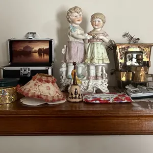 Figurines, Keepsake Boxes & Décor Lot