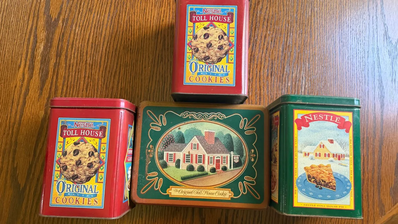 Nestlé Toll House Cookie Tin Lot