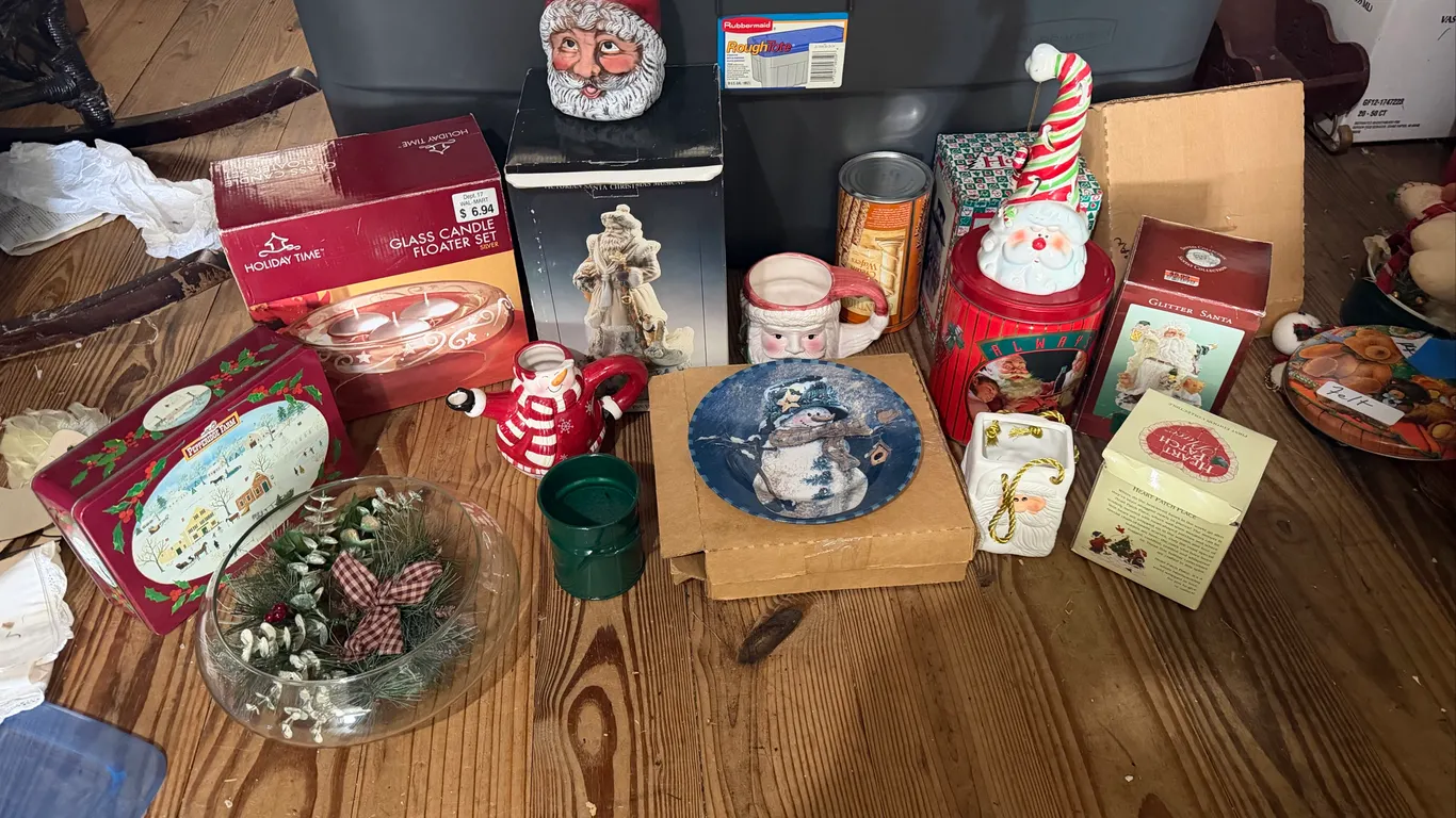 Christmas Décor, Santa Mugs & Holiday Tins Lot