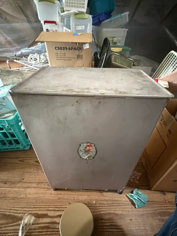 Vintage Metal Laundry Hamper with Hinged Lid.