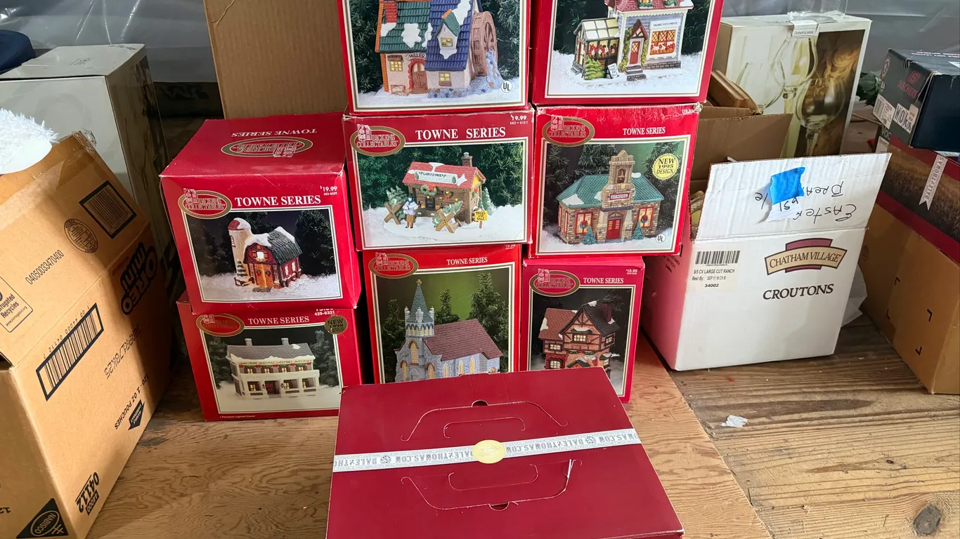 Dickens Collectables Towne Series Village Lot