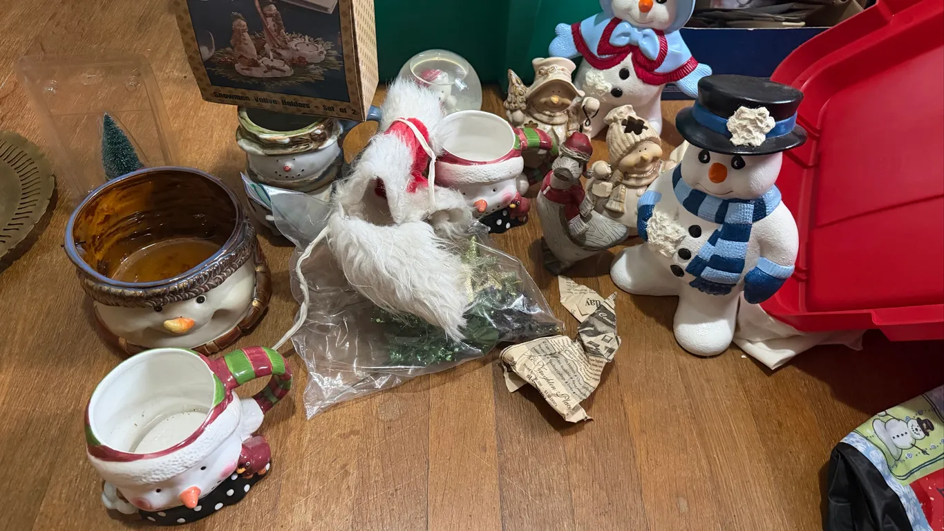 Snowman & Christmas Décor Lot