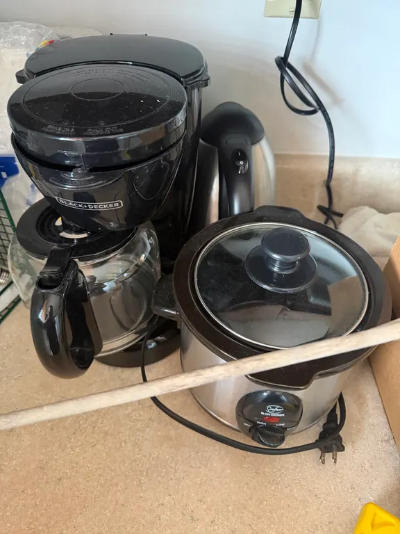 Coffee Maker, Electric Kettle & Slow Cooker Lot