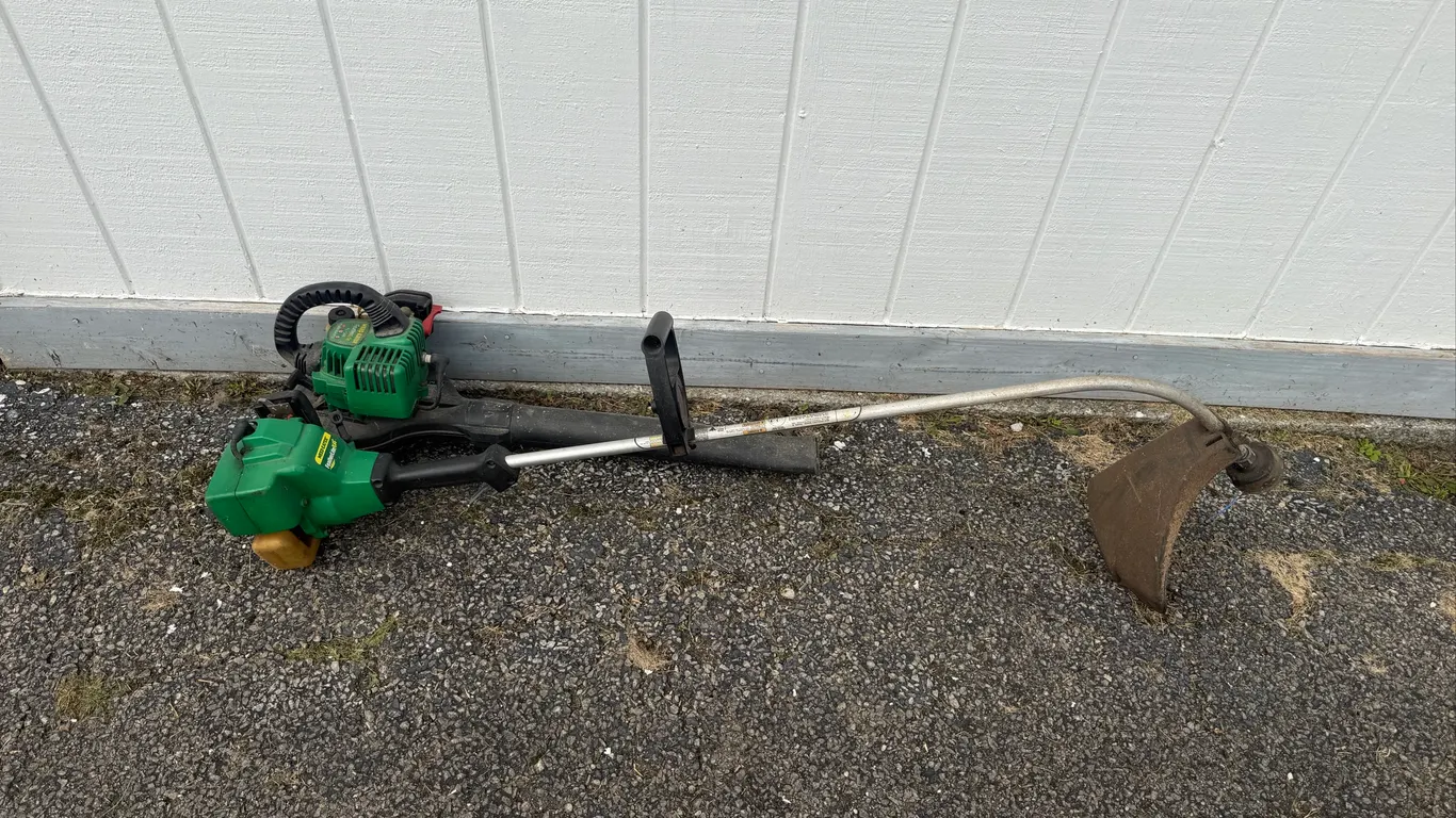 Weed Eater Gas Trimmer & Leaf Blower Lot