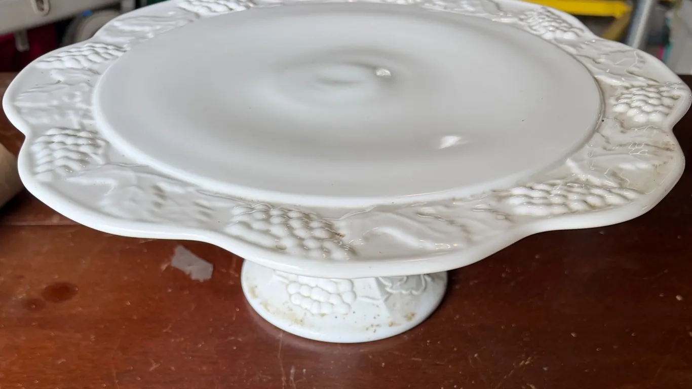 White Grape Pattern Pedestal Cake Stand