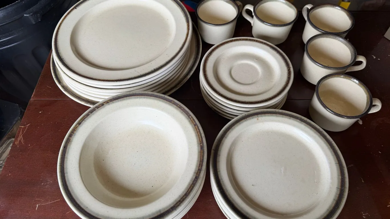 Anchor Hocking Peppercorn Dinnerware Lot