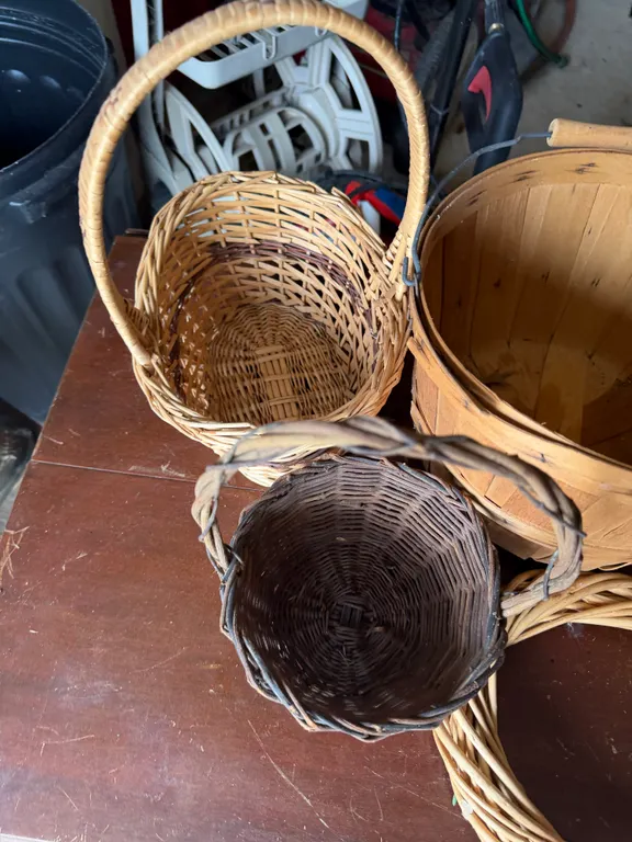 Woven Basket, Tray & Wreath Lot