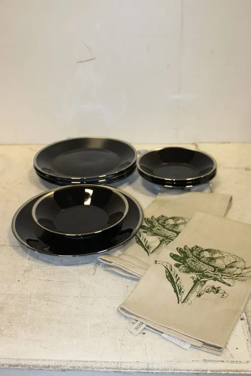 Black Dinnerware & Napkins