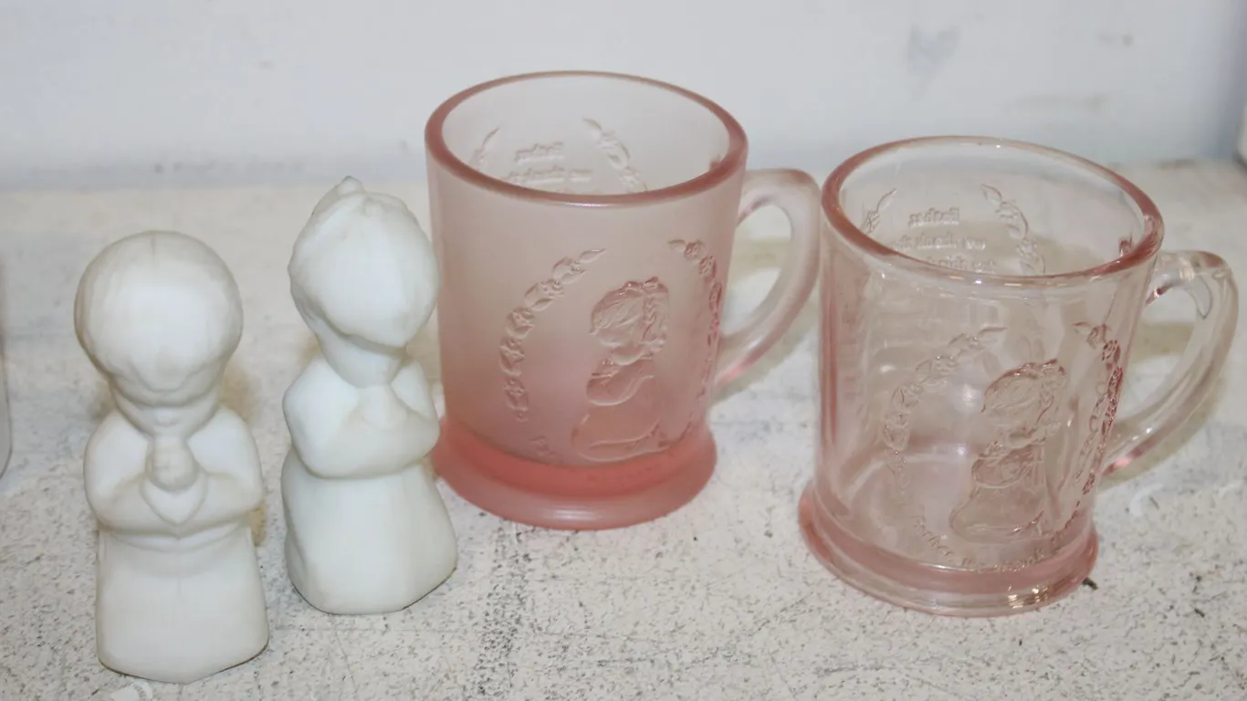 Fenton Pink Mugs & Prayer Children Figures
