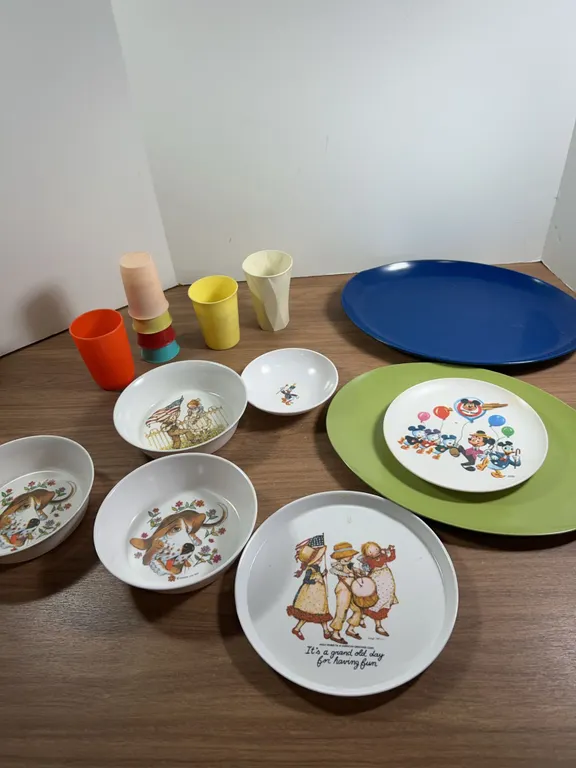Plastic Children's Plates, Bowls and Cups Assorted