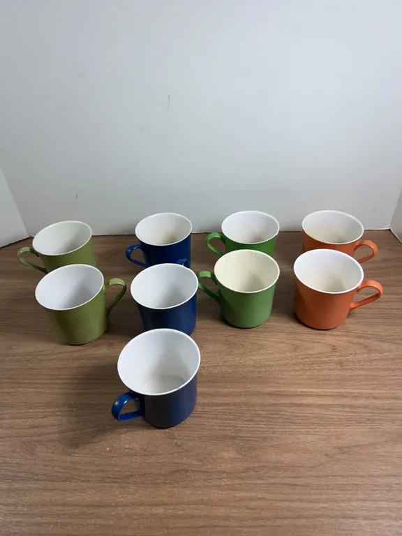 Oneida Deluxe Colored Plastic Mugs Set of Nine