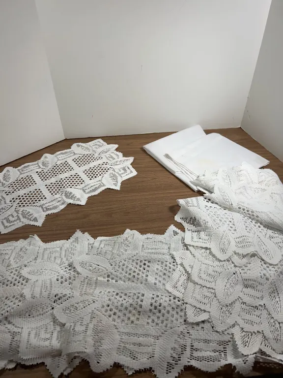 White Lace Doilies and Napkins Linen Lot