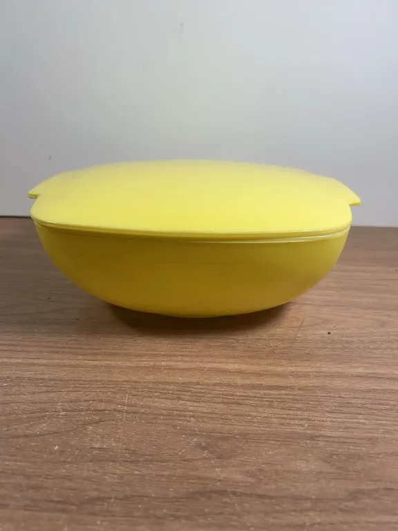 Pyrex A-19 Yellow Square Casserole Dish with Lid