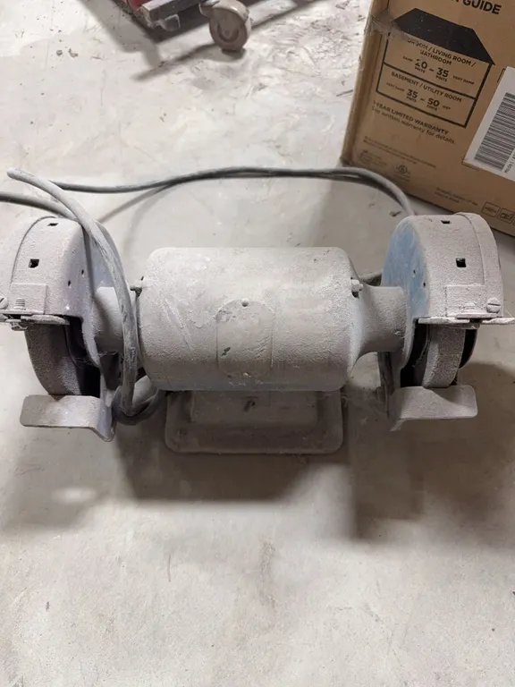 Bench grinder