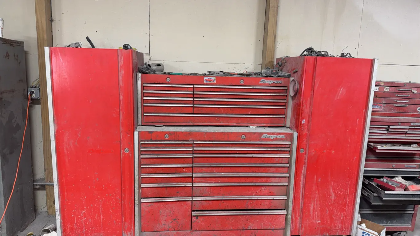 Snap-On Tool Box with side cabnets