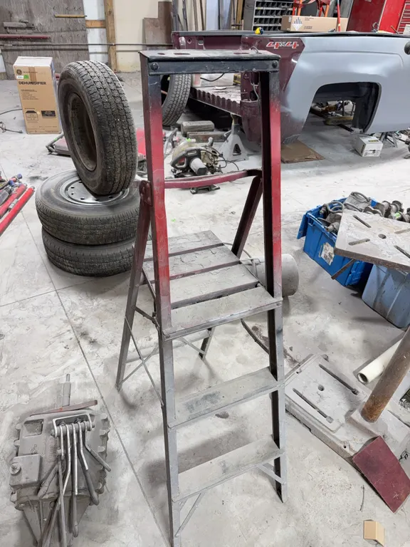 Aluminum step ladder