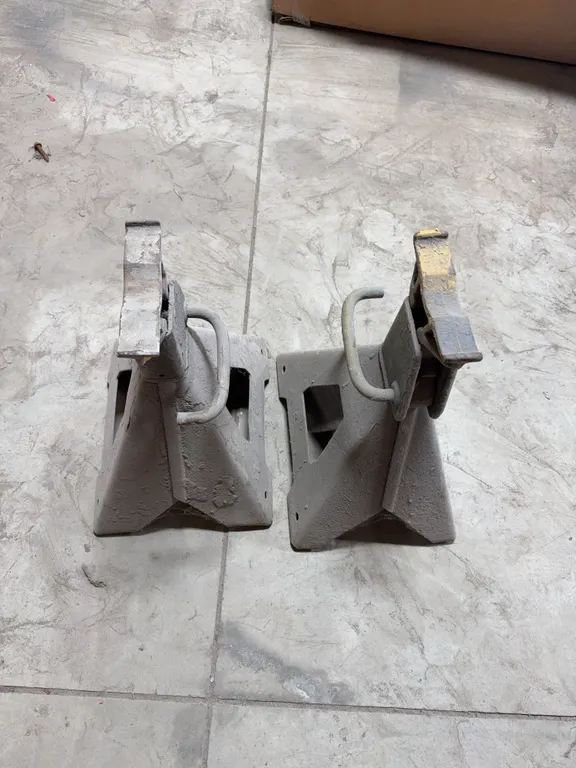 Pair of heavy duty jackstands