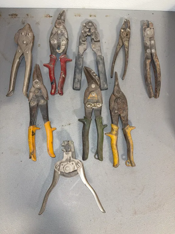 Lot of pliers a tin snips