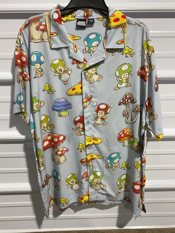 *NEW* Nintendo Men's and Big Men's Mushroom Kingdom Graphic Button Up Shirt, Size Large (36-38)