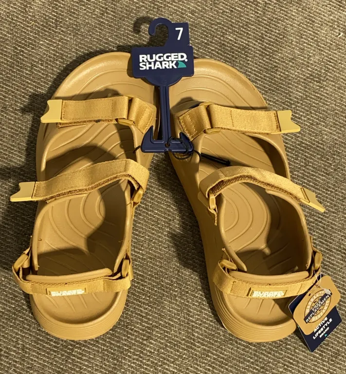 *NEW* Rugged Shark Men's Tan River Sandals - Size 7