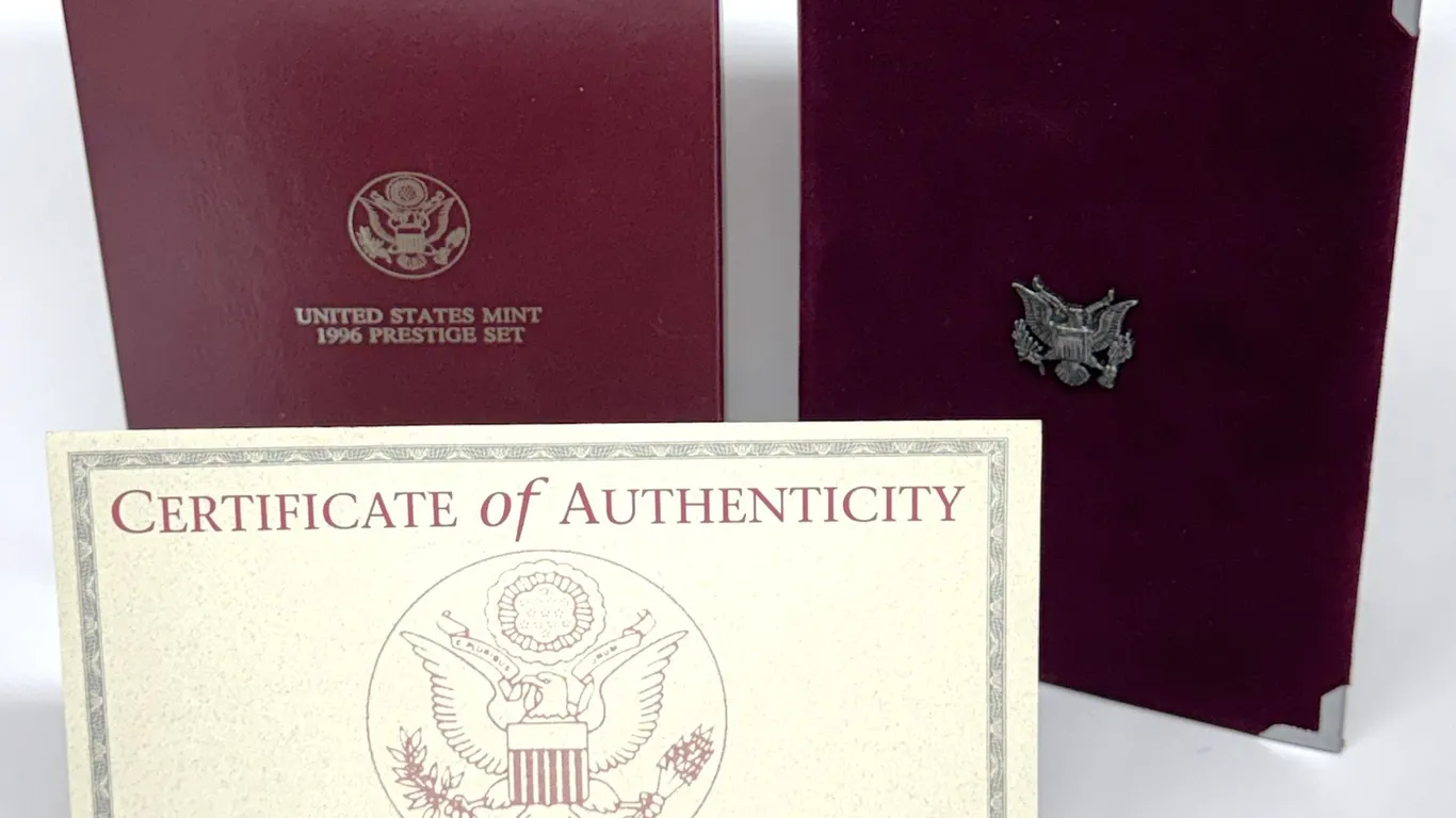 1996 US Mint Prestige Set With 90% Silver Dollar