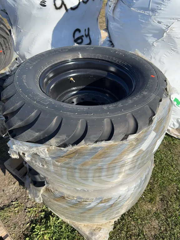 UNUSED 2 tires/rims 550/45-22.5