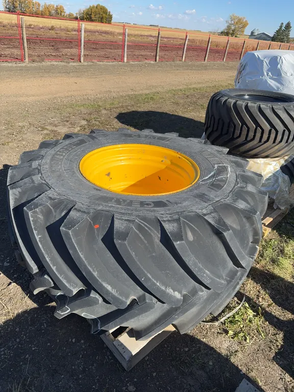 Tire/rim 800/65R32 from Bourgault Hi-Flotation
