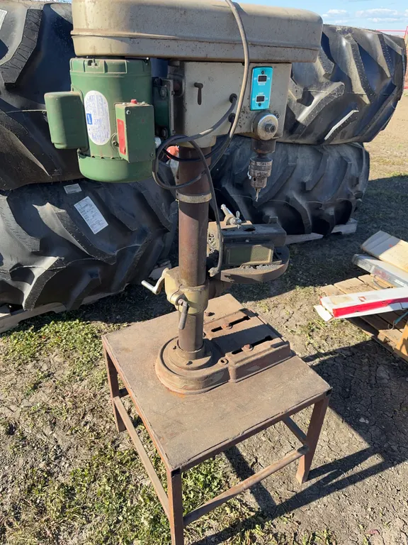Single-phase drill press on stand 3/4 hp