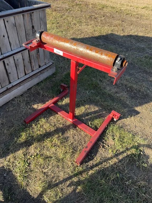 Adjustable roller stand