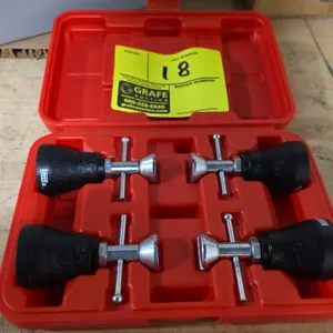 SPI 4-piece machinist jack set. Features (4) screw-style leveling jacks with swivel pads and tommy bar handles. Housed in a red blow-molded fitted sto