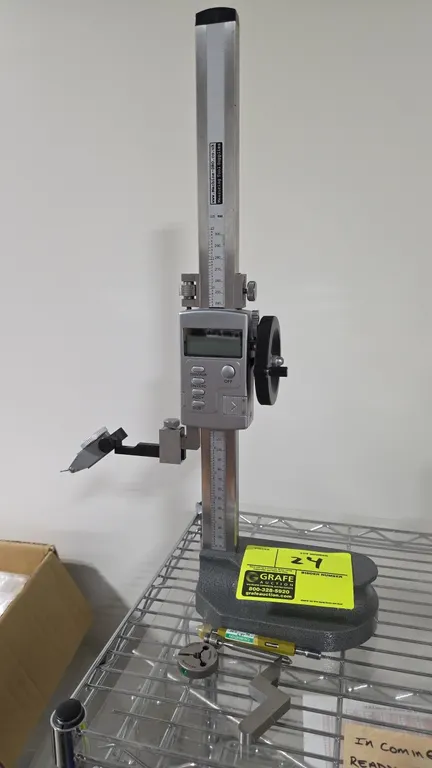 Machine-DRO digital height gauge. Features digital LCD display, metric and inch conversion, handwheel drive, cast base, and mounted dial test indicato