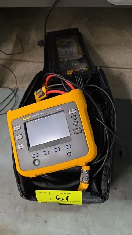 Fluke 1736 three-phase power logger. Features digital color display and Fluke Connect compatibility. Includes flexible current probes, test leads, and