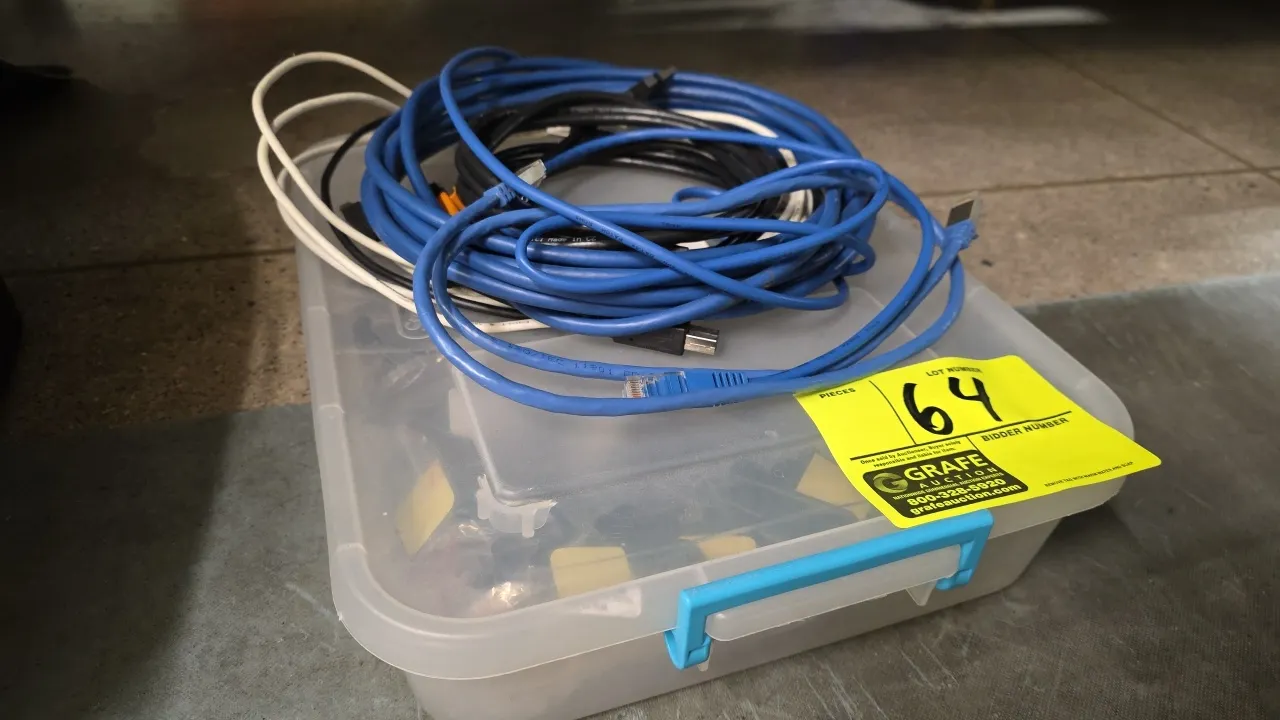 Extech Instruments data logging kit. Includes RHT20 and RHT10 humidity and temperature dataloggers, mounting brackets, assorted cords, and a lidded pl