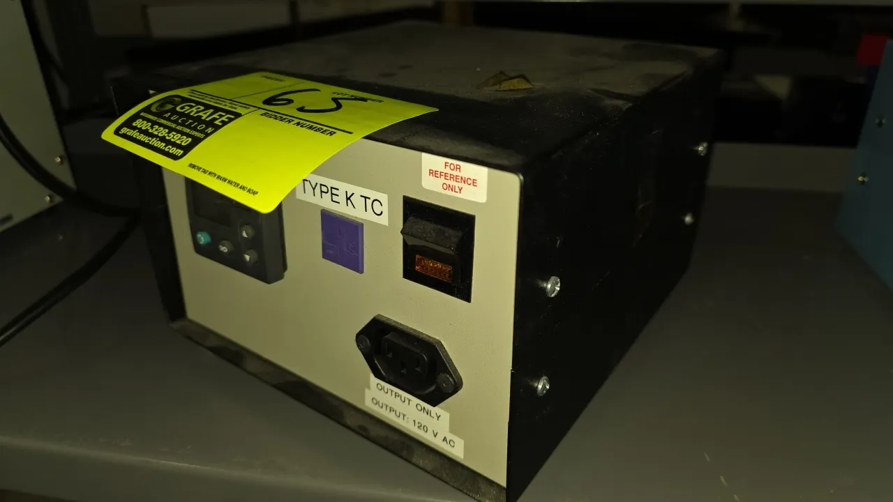 Watlow Series 96 temperature controller. Features a benchtop metal enclosure, digital display, Type K thermocouple input jack, power switch, and 120V