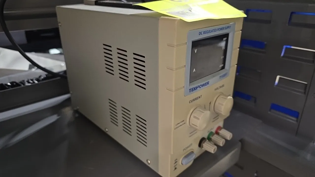 Tekpower TP3005T DC regulated power supply. Features digital display, adjustable voltage and current controls, 3-terminal output binding posts, rear c