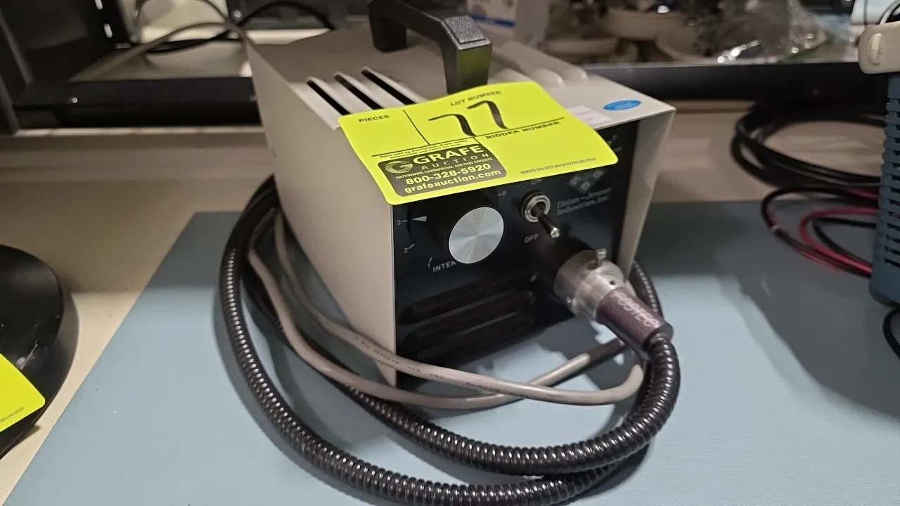 Dolan-Jenner Fiber-Lite Series 180 high intensity illuminator. Features variable intensity control dial, on/off toggle switch, top carrying handle, re