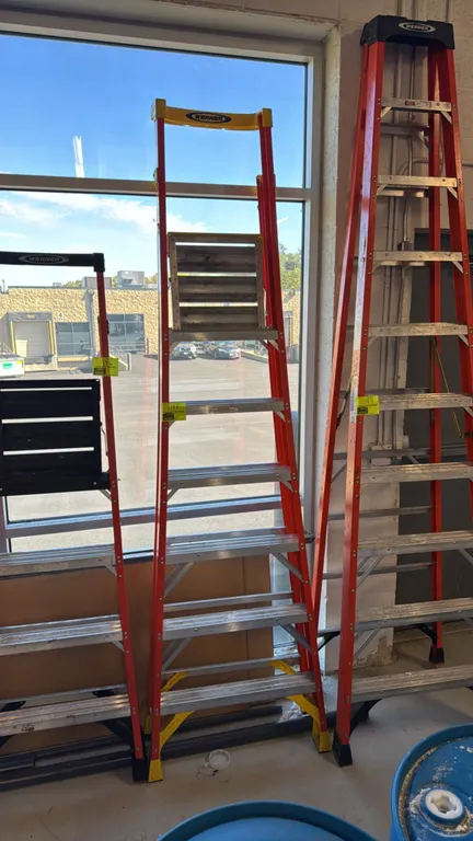 Werner PD6206 6' fiberglass platform step ladder. Features non-conductive orange fiberglass rails, aluminum steps, safety guardrail, and standing work